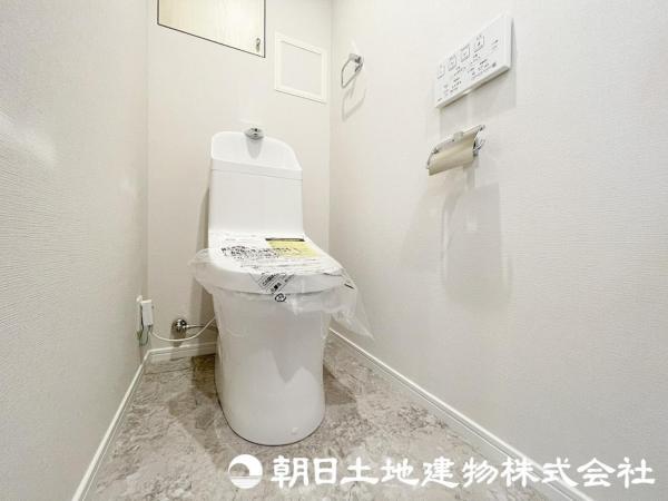 ウォシュレット付きの清潔感あるトイレ！ 【内外観】トイレ