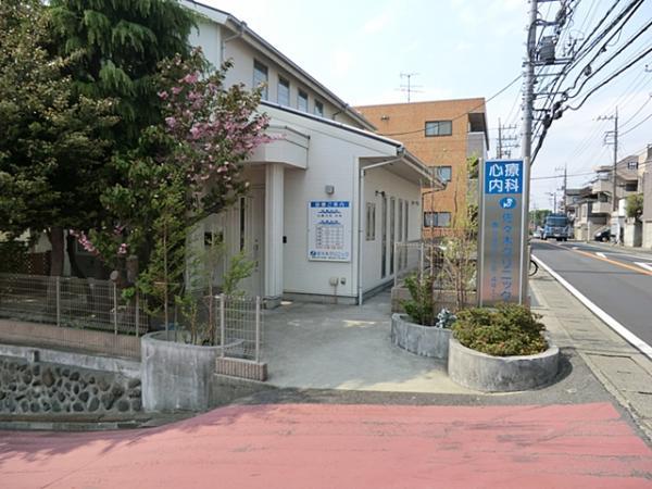 【佐々木クリニック】　神奈川中央交通共ヶ丘バス停の近くにあります。先生はとても落ち着いた雰囲気でいつも丁寧に説明して下さるので安心出来ます。 【周辺環境】病院