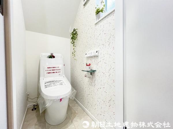 快適な使用感が人気の温水洗浄脱臭暖房機能を搭載【1階】 【内外観】トイレ