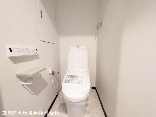 新規リフォームで嬉しいウォシュレット付きトイレ 【内外観】トイレ