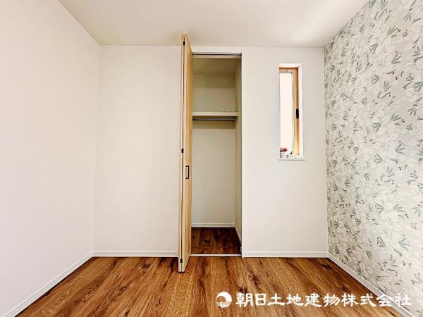 各お部屋に収納スペースがあり、お部屋の中をスッキリ片付けられます。 【内外観】収納