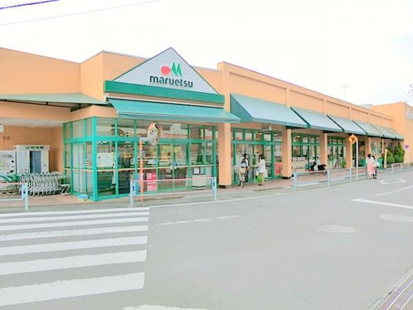 【マルエツ　愛甲石田店】230ｍ　愛甲石田駅から徒歩10分。駅から近いのにしっかり駐車場も完備されています。品揃え豊富な上にリーズナブルです。 【周辺環境】スーパー