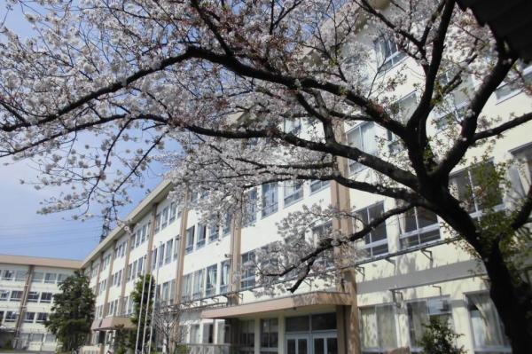 稲城第一中学校まで約400ｍ 【周辺環境】中学校