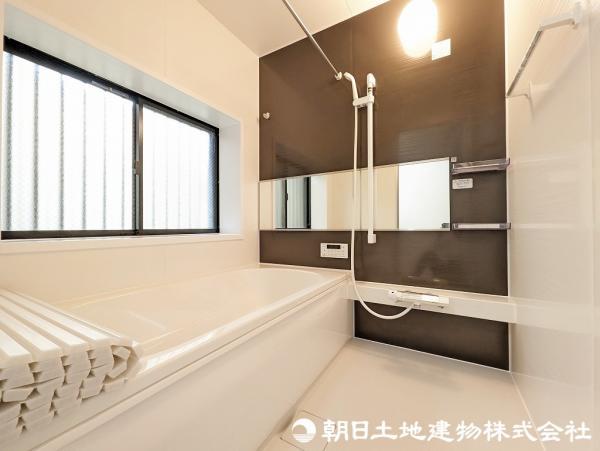 ＜浴室＞ユニットバス新規交換済みで清潔感があります。 【内外観】浴室