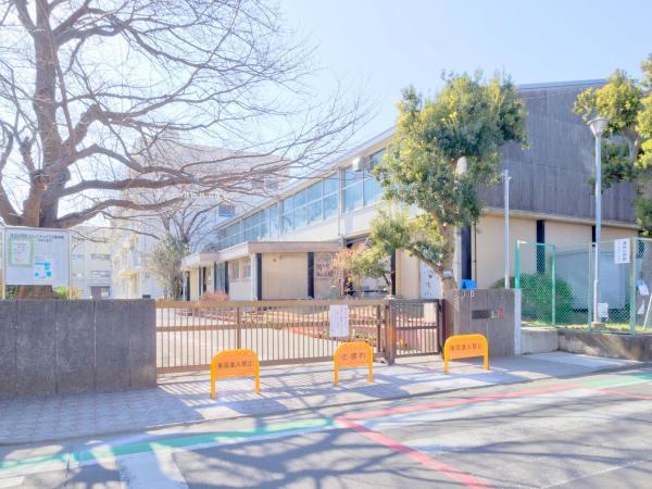 横浜市立深谷小学校　約500ｍ　広い道があるため安心して通学いただけます。 【周辺環境】小学校