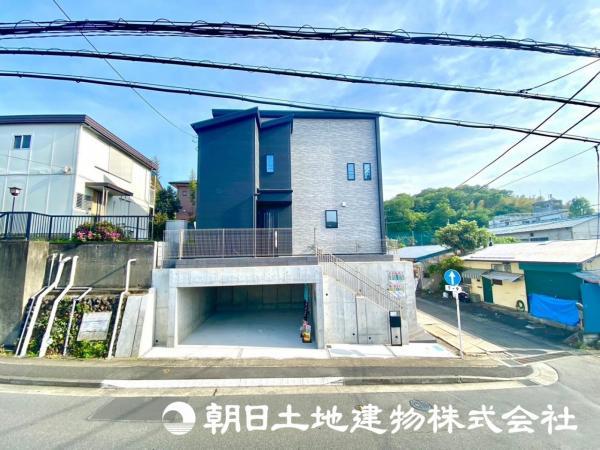 「鶴川」駅徒歩８分！LDK２３.8帖のお広さがとれた住宅です！ 【内外観】現地外観写真