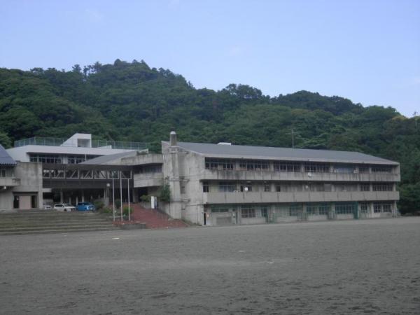 南郷中学校 【周辺環境】中学校