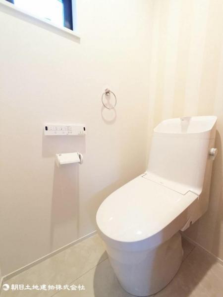 普段使う箇所だからこそ手入れのしやすいデザインを採用。 【内外観】トイレ