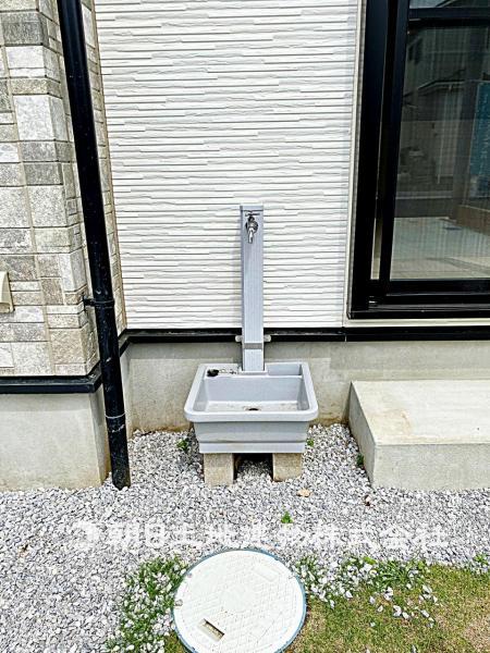 敷地内には立水栓がございます。 【設備】その他設備