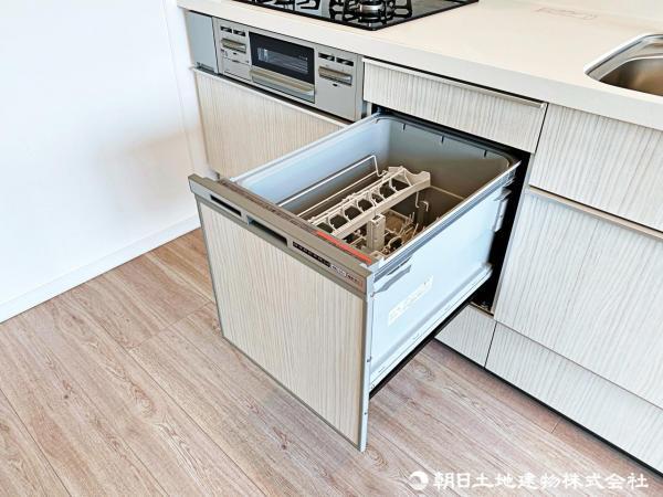 食器洗浄機が後片付けをサポート！食事後の家族のくつろぎタイムをゆっくりもてます 【内外観】キッチン