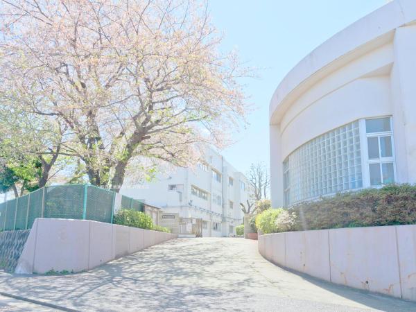 横浜市立汲沢小学校　約400ｍ　住宅街にある学校なので通学も安心です。 【周辺環境】小学校