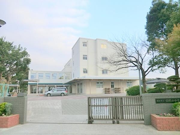 横浜市立日限山中学校　約1200ｍ　小学校にも近く、落ち着いた環境にある中学校です。 【周辺環境】中学校