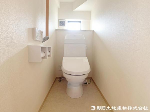 1階、2階ともに快適なウォシュレットを完備しております。 【内外観】トイレ