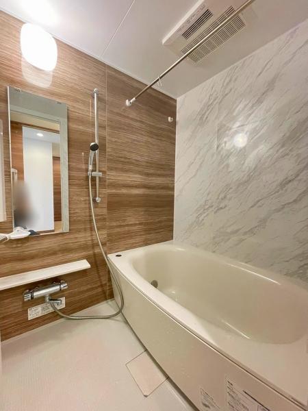 雨の日の衣類乾燥にも便利な浴室換気乾燥暖房機つきのバスルーム 【内外観】浴室
