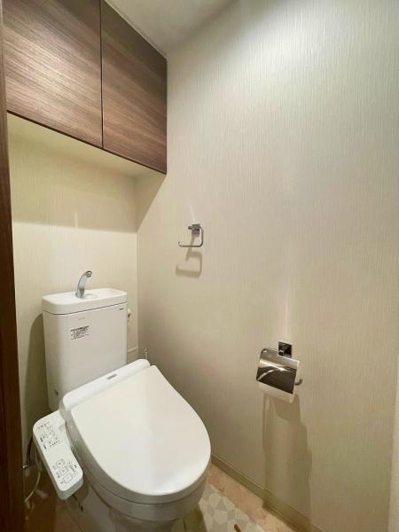 ウォシュレット完備で清潔感のあるトイレ 【内外観】トイレ
