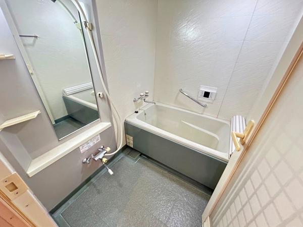 清潔感のあるバスルーム！ 【内外観】浴室
