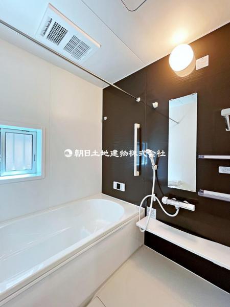 一日の疲れを癒す浴室はプライバシーを確保した設計 【内外観】浴室
