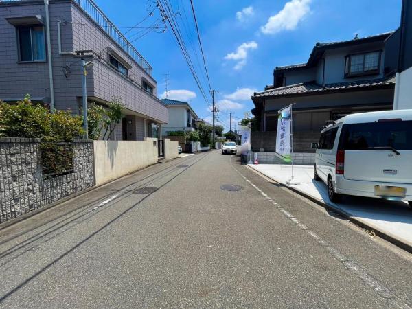 【内外観】前面道路含む現地写真